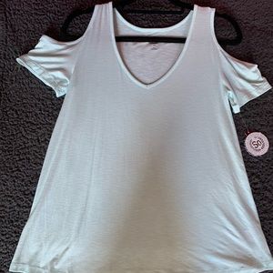Juniors Cold shoulder top!!